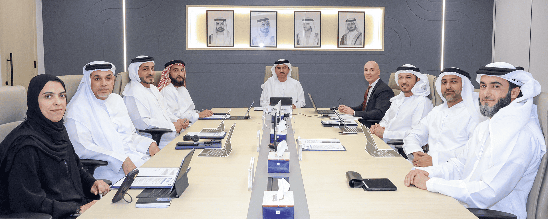 فريق إداري ذو خبرة عالية 